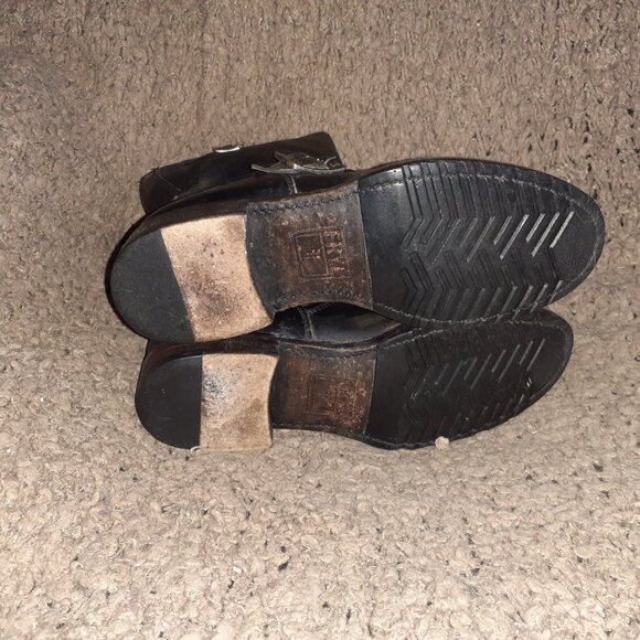 FRYE-Veronica-Short Bootie-Black Distressed Leather-Buckles-Sz 6/6.5-Excellent - Picture 9 of 9